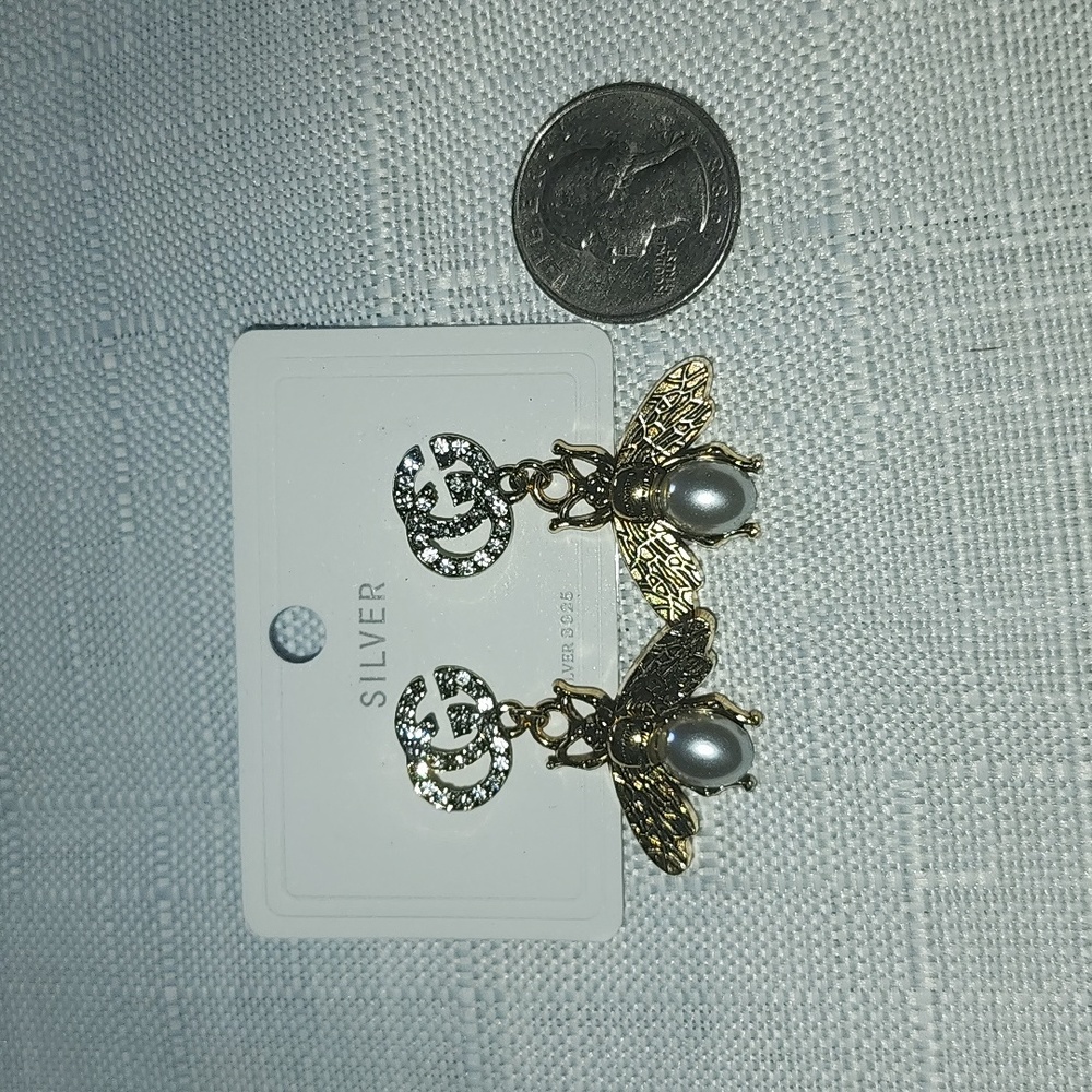 Fashion jewelry bumble bee